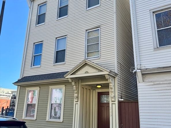 289 Chelsea Steet, Boston MA 02128