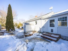 279 S Main St, Hopedale MA 01747