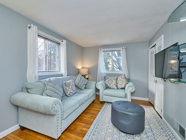 8 Waveney Rd, Framingham MA 01701