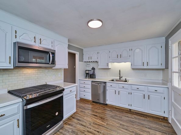 8 Waveney Rd, Framingham MA 01701