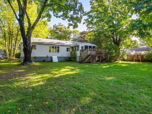 8 Waveney Rd, Framingham MA 01701