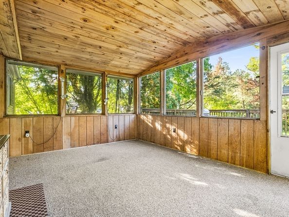 8 Waveney Rd, Framingham MA 01701