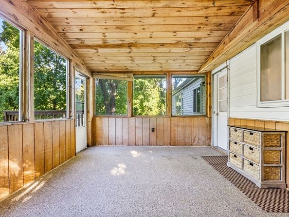 8 Waveney Rd, Framingham MA 01701