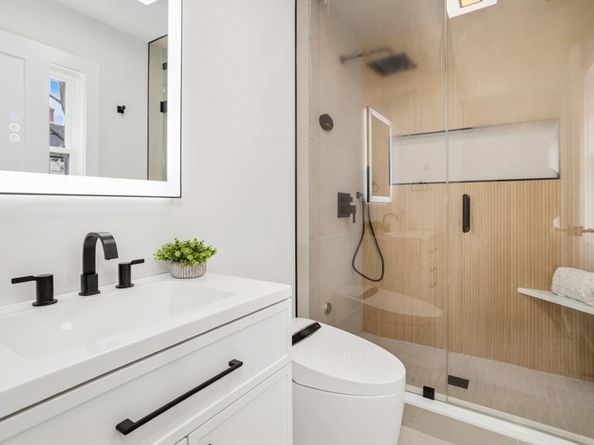 63 Kellogg St, Framingham MA 01701