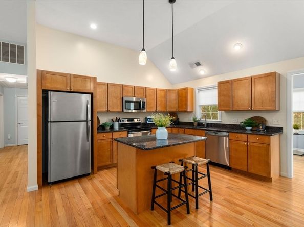 42 Brewster Rd 42, Stoughton MA 02072