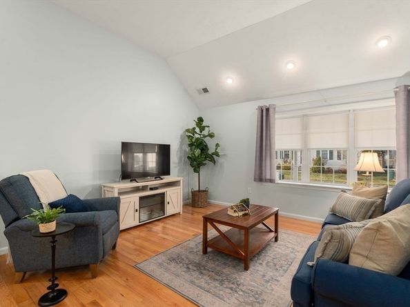 42 Brewster Rd 42, Stoughton MA 02072