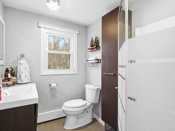 557 Fowler Rd, Northbridge MA 01534