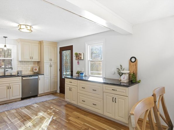 557 Fowler Rd, Northbridge MA 01534