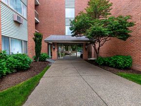 4975 Washington 306, Boston MA 02132