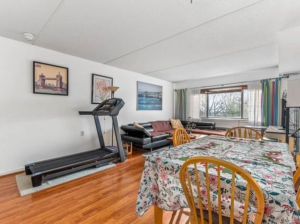 4975 Washington 306, Boston MA 02132