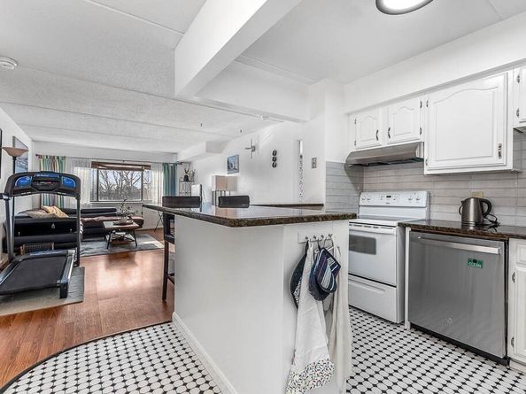 4975 Washington 306, Boston MA 02132