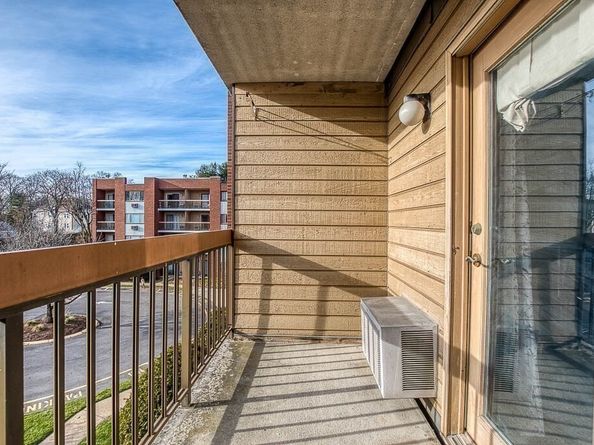 4975 Washington 306, Boston MA 02132