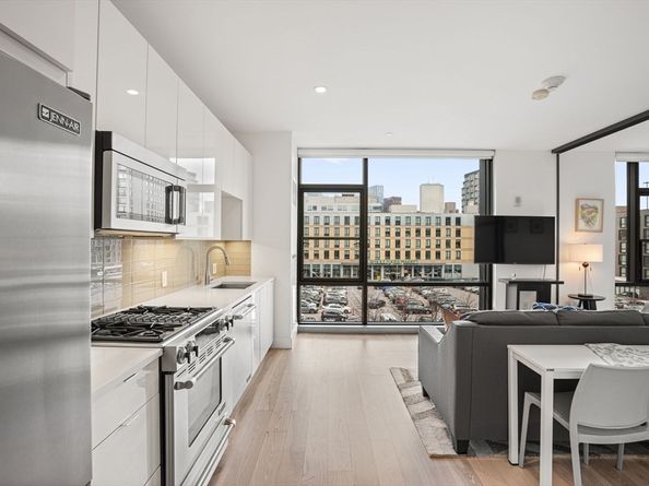 32 Traveler St 411, Boston MA 02118