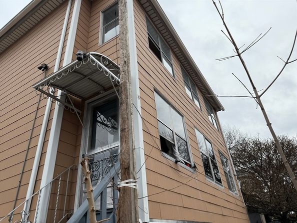 4 Maxwell Ct, Worcester MA 01607