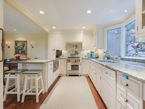 55 Fairgreen Pl 55, Brookline MA 02467