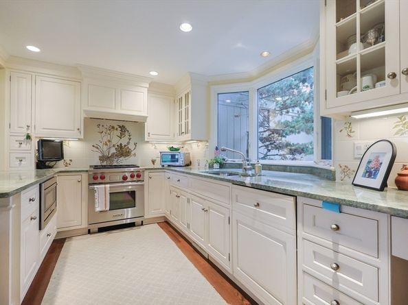 55 Fairgreen Pl 55, Brookline MA 02467