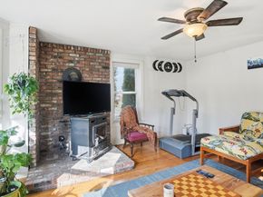 21 Whitman St, Leominster MA 01453