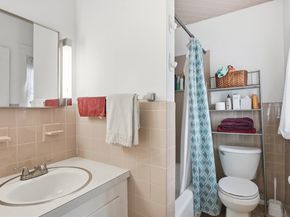 21 Whitman St, Leominster MA 01453