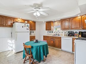 21 Whitman St, Leominster MA 01453