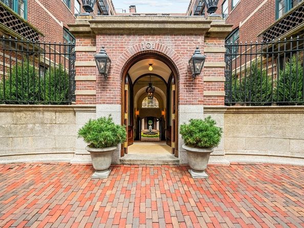 101 Chestnut Street E, Boston MA 02108