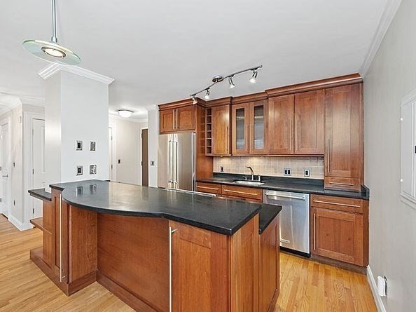 60 Longwood Ave. 301, Brookline MA 02446