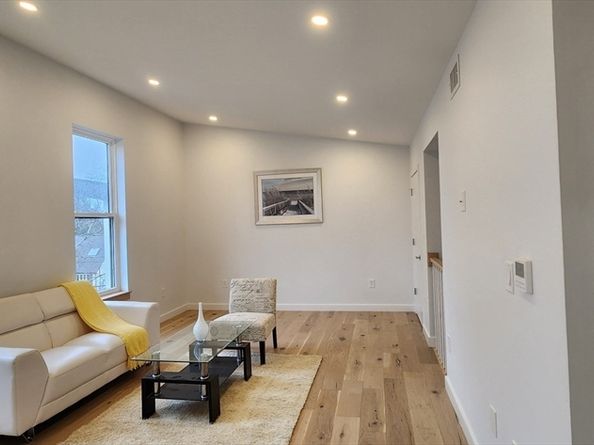 239 Mountain Ave, Arlington MA 02474