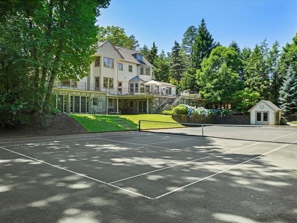 40 Heath Hill St, Brookline MA 02445