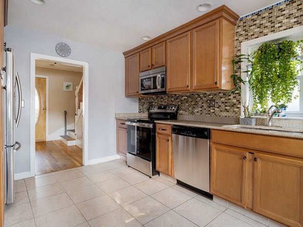 10 Elwood Pl, Revere MA 02151