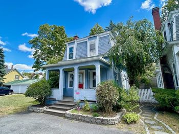 89 1/2 Walnut St