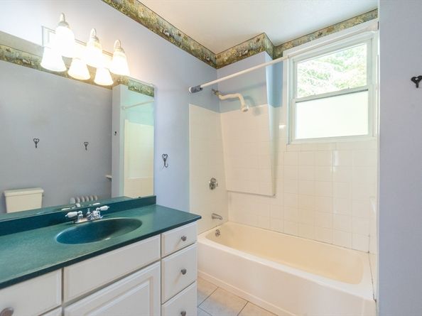 89 1/2 Walnut St, Clinton MA 01510