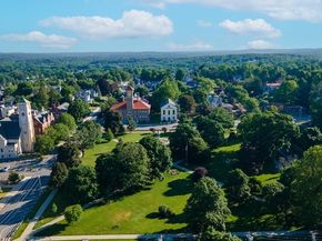 89 1/2 Walnut St, Clinton MA 01510