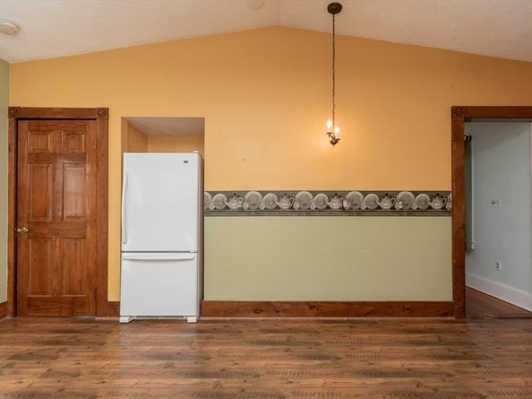 89 1/2 Walnut St, Clinton MA 01510