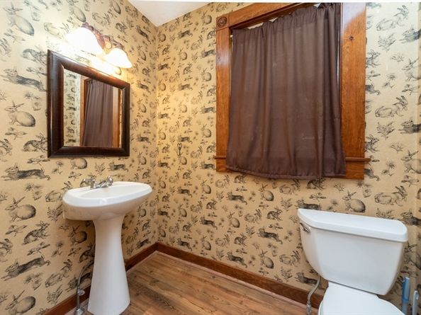89 1/2 Walnut St, Clinton MA 01510