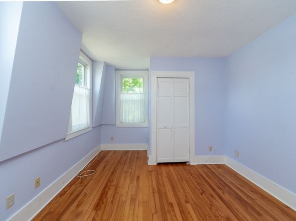 89 1/2 Walnut St, Clinton MA 01510