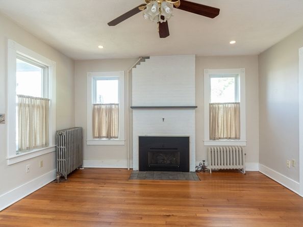 89 1/2 Walnut St, Clinton MA 01510