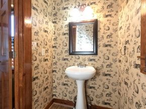 89 1/2 Walnut St, Clinton MA 01510