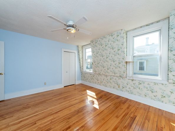 89 1/2 Walnut St, Clinton MA 01510