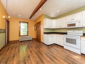 89 1/2 Walnut St, Clinton MA 01510
