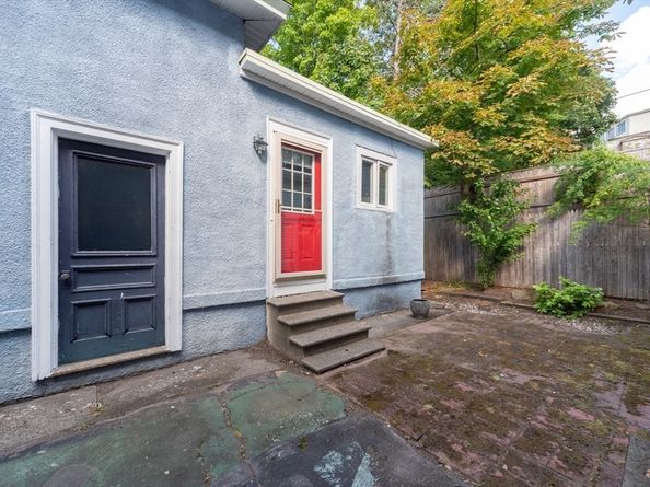 89 1/2 Walnut St, Clinton MA 01510