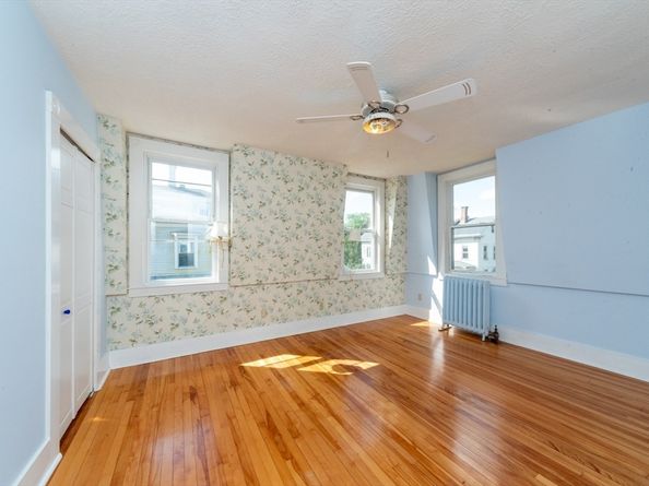 89 1/2 Walnut St, Clinton MA 01510
