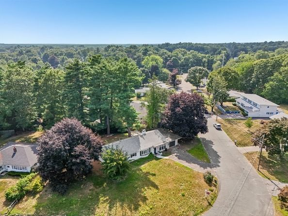 36 Pondview Cir, Brockton MA 02301