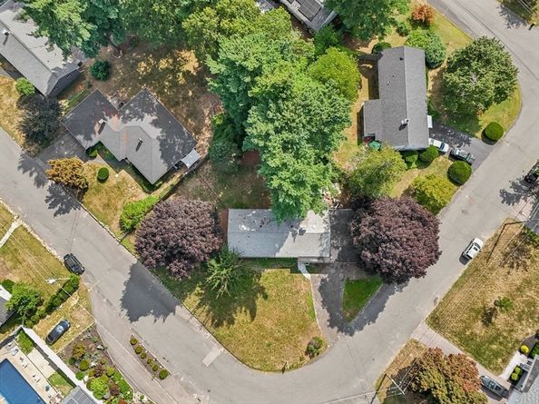 36 Pondview Cir, Brockton MA 02301