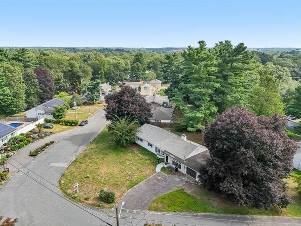36 Pondview Cir, Brockton MA 02301