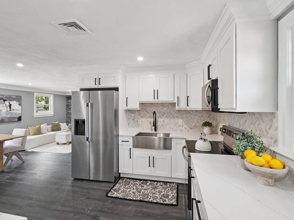 36 Pondview Cir, Brockton MA 02301