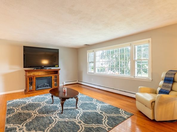 32 Benton Cir, Reading MA 01867