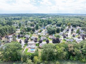 32 Benton Cir, Reading MA 01867