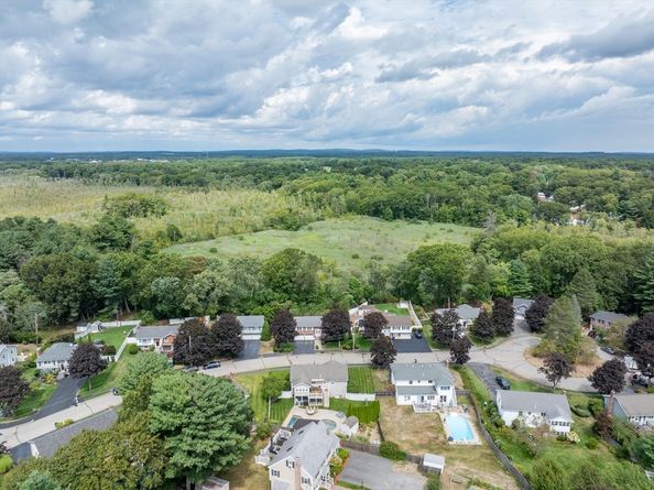32 Benton Cir, Reading MA 01867