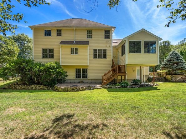 8 Oscars Way, Maynard MA 01754