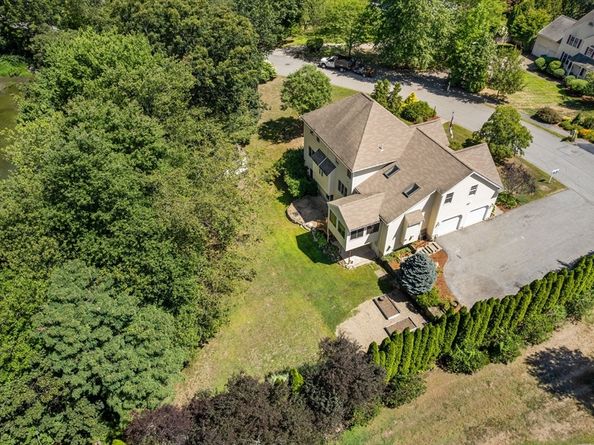 8 Oscars Way, Maynard MA 01754