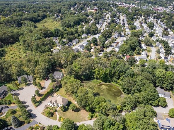 8 Oscars Way, Maynard MA 01754